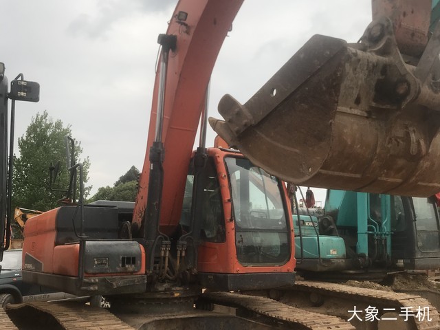 斗山 DX225LC 挖掘机